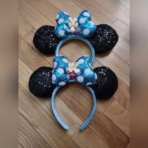 Disney parks Minnie ears timeless flower polka dot blue and white- set of two